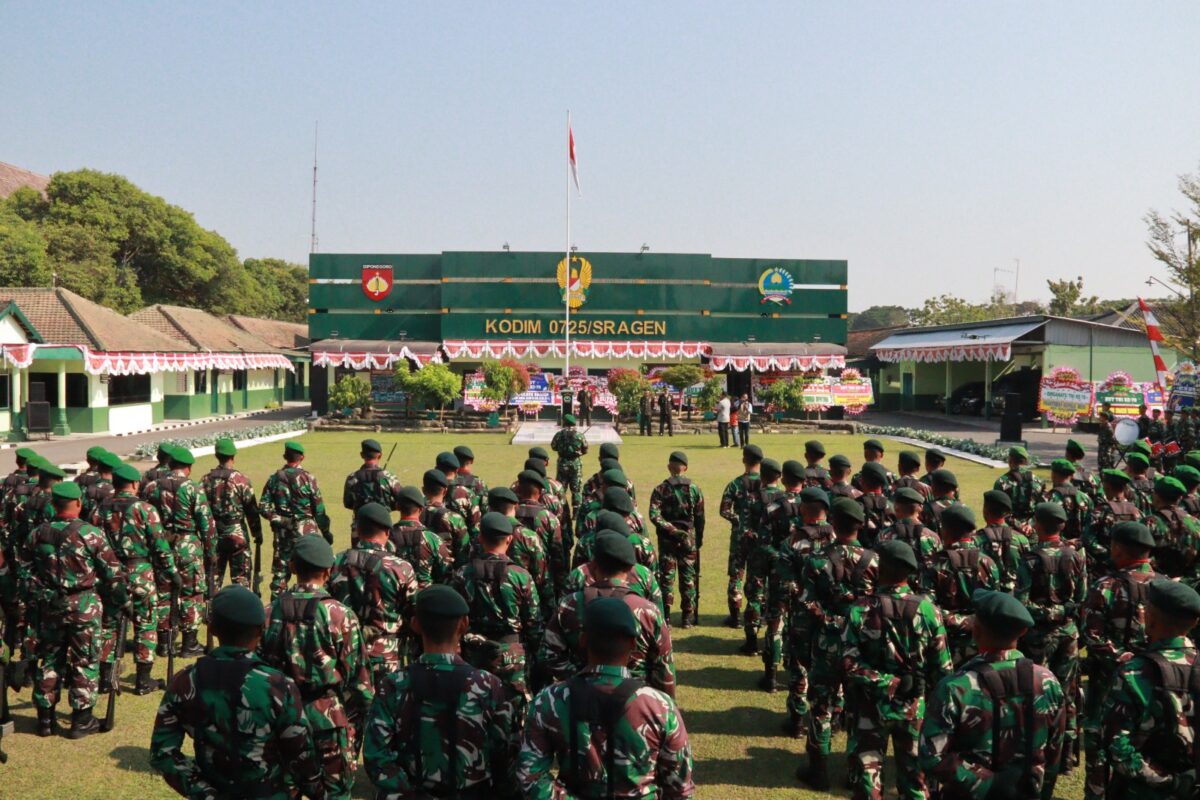 Karangan Bunga Warnai Penyambutan HUT TNI Ke-78, Kodim SragenTampak Meriah