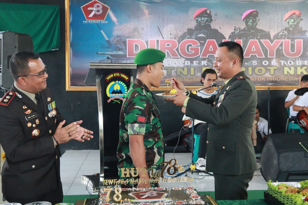 Beri Kejutan di HUT Ke-78 TNI, Polres Sragen Datangi Kodim 0725/Sragen