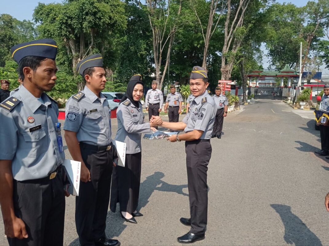 Empat Petugas Lapas Kelas IIB Purwodadi Naik Pangkat