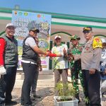 Peduli Lingkungan Hidup, Forkompincam Bojong Gede Lakukan Pembersihan Sungai Kali Baru Dan penanaman Pohon