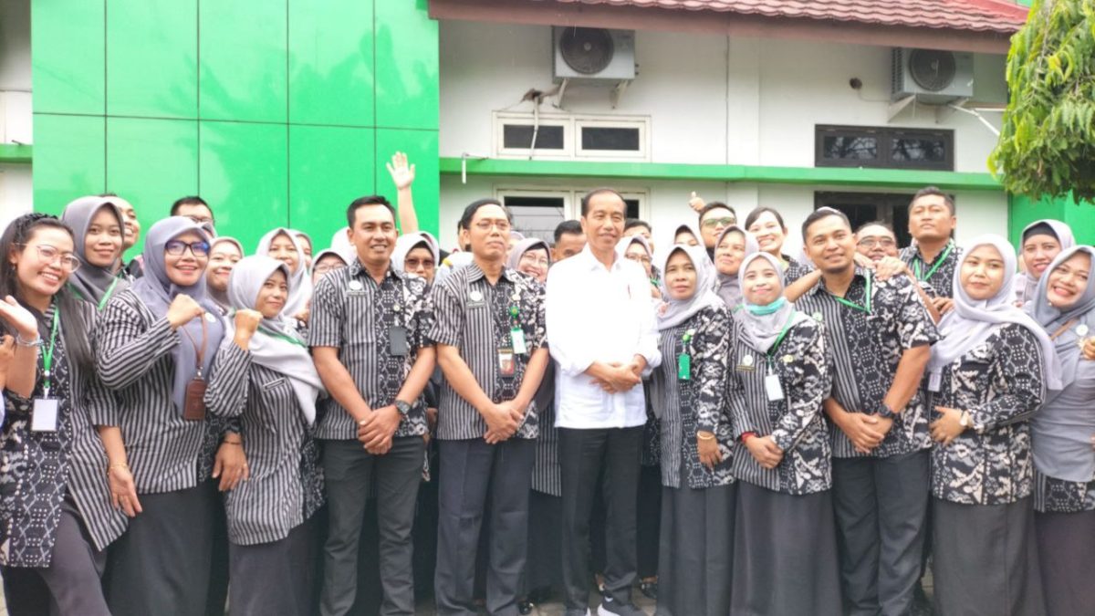 Dalam Kunjungan Kerjanya, Jokowi Sambangi Puskesmas Toroh I Pastikan Bahwa Puskesmas Memiliki USG