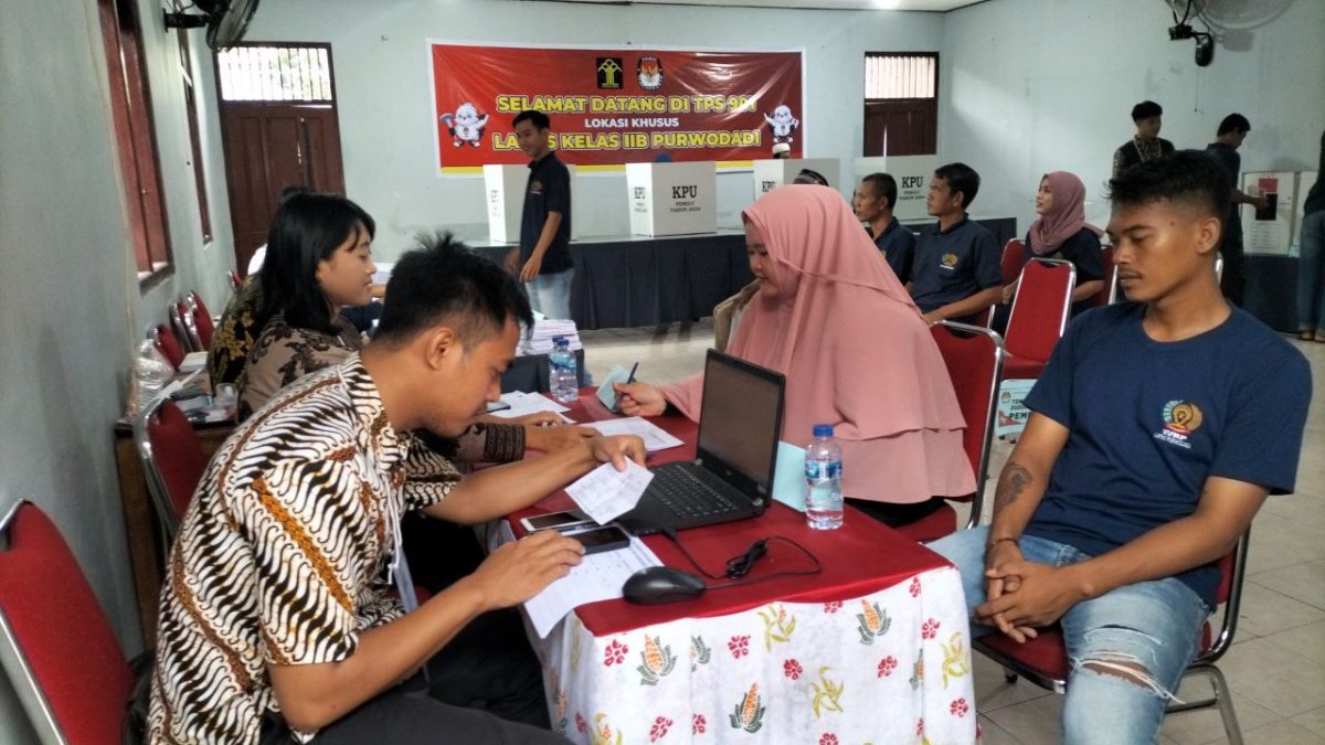 Warga Binaan Lapas Purwodadi Berikan Hak Suara Pemilu 2024 Secara Tertib dan Riang Gembira