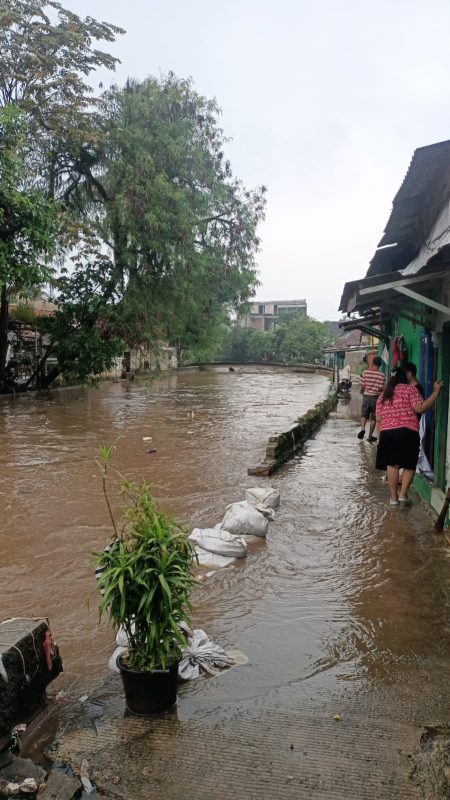 Luapan Sungai Kali Baru, Banjiri Sejumlah Rumah Warga Di Tiga Titik 