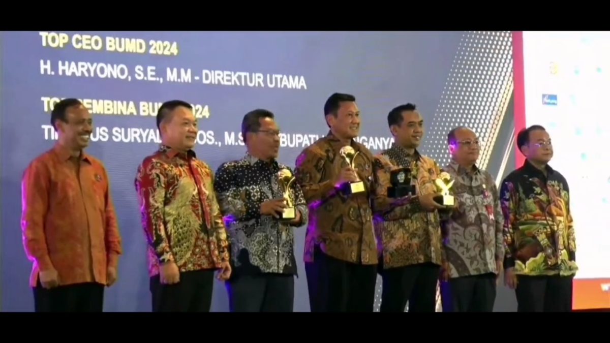 Bank Daerah Karanganyar menyabet empat penghargaan bergengsi di event Top BUMD Awards 2024
