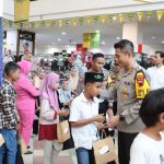 Jelang Lebaran, Kapolres Grobogan Ajak Jalan – Jalan Anak Yatim Piatu