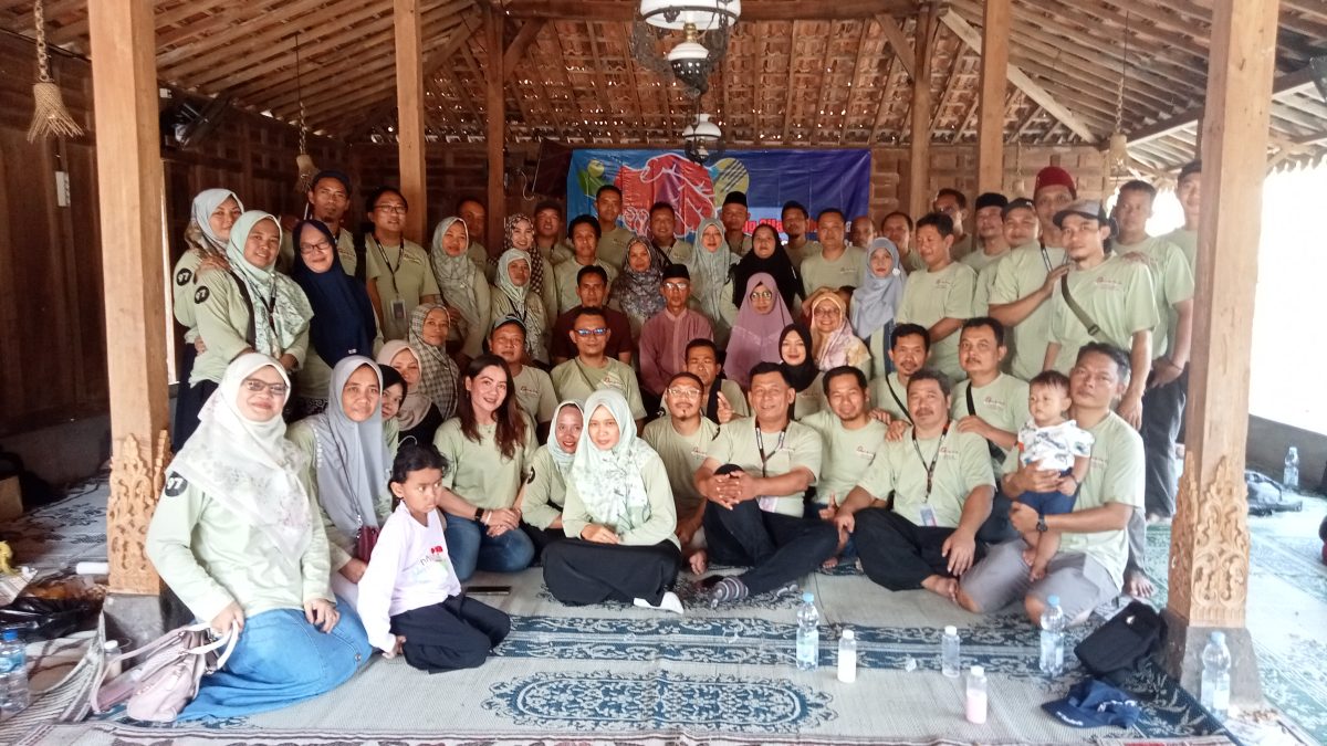 Alumni 97′ SMP Negeri 2 Gemolong Sragen Adakan Reuni dan Bhaksos Anak Yatim