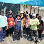 Warga Darangan Kompak Gotong Royong membangun Cor Jalan di RT 09