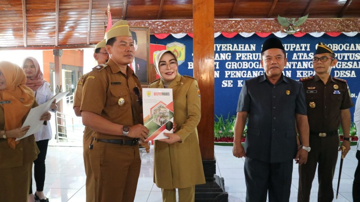 Kepala Desa Se-Kabupaten Grobogan Menerima SK Penambahan Jabatan dari Bupati Grobogan