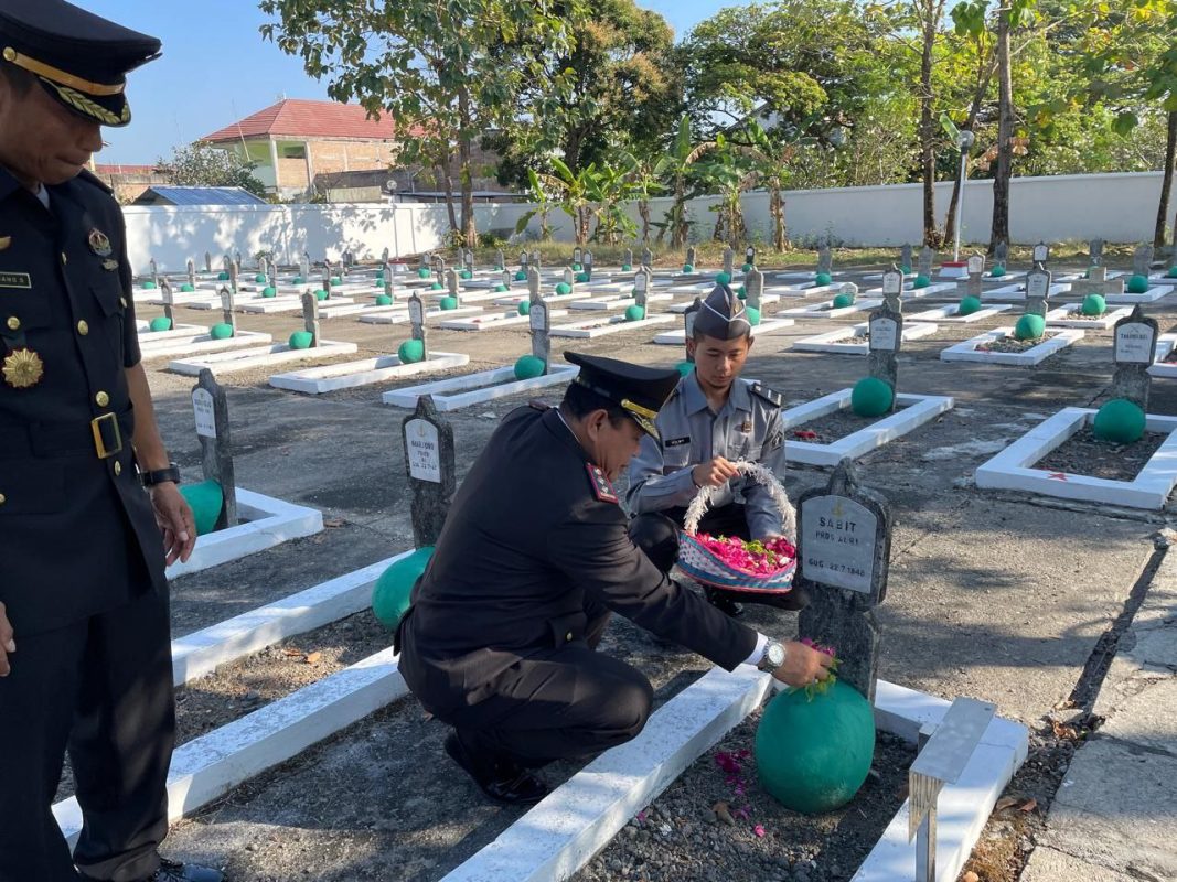 Peringati Hari Pengayoman Ke-79, Kalapas Pimpin Ziarah dan Tabur Bunga di Taman Makam Pahlawan