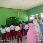 Didik Siswa Berkarakter Agamis, Siswa SDN Tanon Rutin Sholat Berjamaah