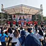 Tumpah Ruah di Lapangan SBI Gemolong, Ribuan Relawan Ahmad Lutfhi – Gus Yasin Gelar Senam Sehat dan Berbagi Door Prize