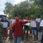 Diduga Berselingkuh Dengan Janda, Kades Watugede di Demo Warga 