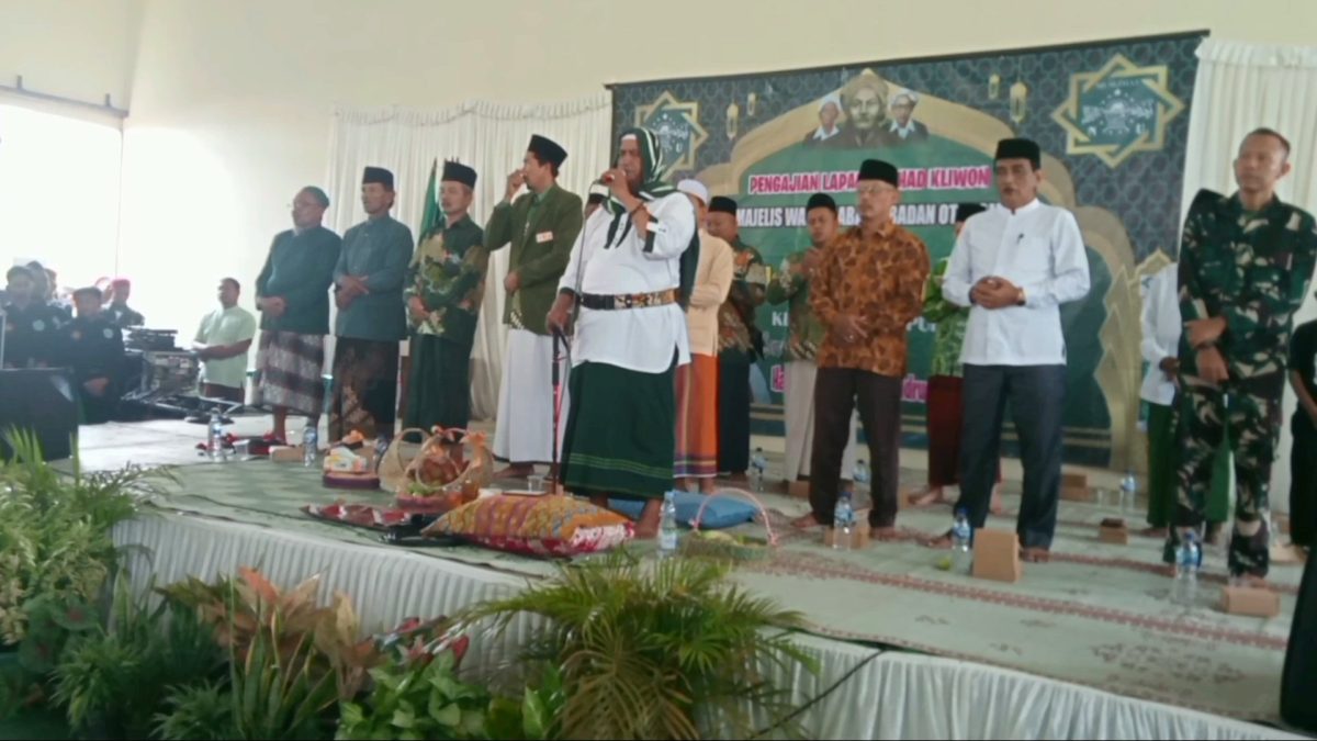 Habib Muh. Syafi’i Bin Idrus Alaydrus Bersholawat di MWC NU Plupuh 