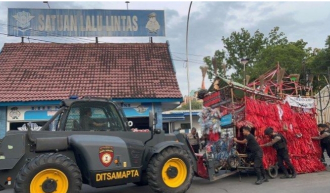 Tim Sparta Polresta Solo Amankan Lima Anak Punk di SPBU Laweyan