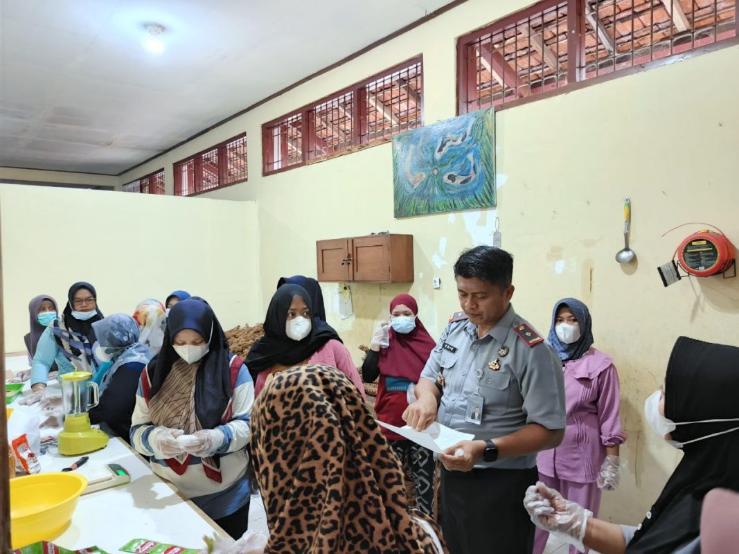 Warga Binaan Lapas Purwodadi Kreatif dan Inovatif Dalam Pembuatan Basreng