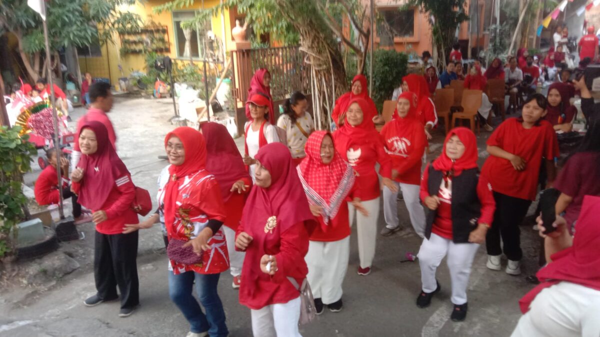 Jalan Sehat Meriahkan HUT ke-80 RI di Minapadi, Semua Anak Dapat Hadiah