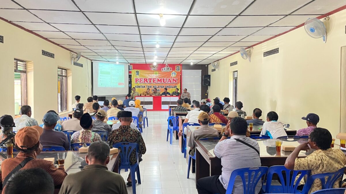 Dampingi Petani Prambanan Klaten, Babinsa Hadiri Forum KTNA Bahas Penyerapan Jagung   