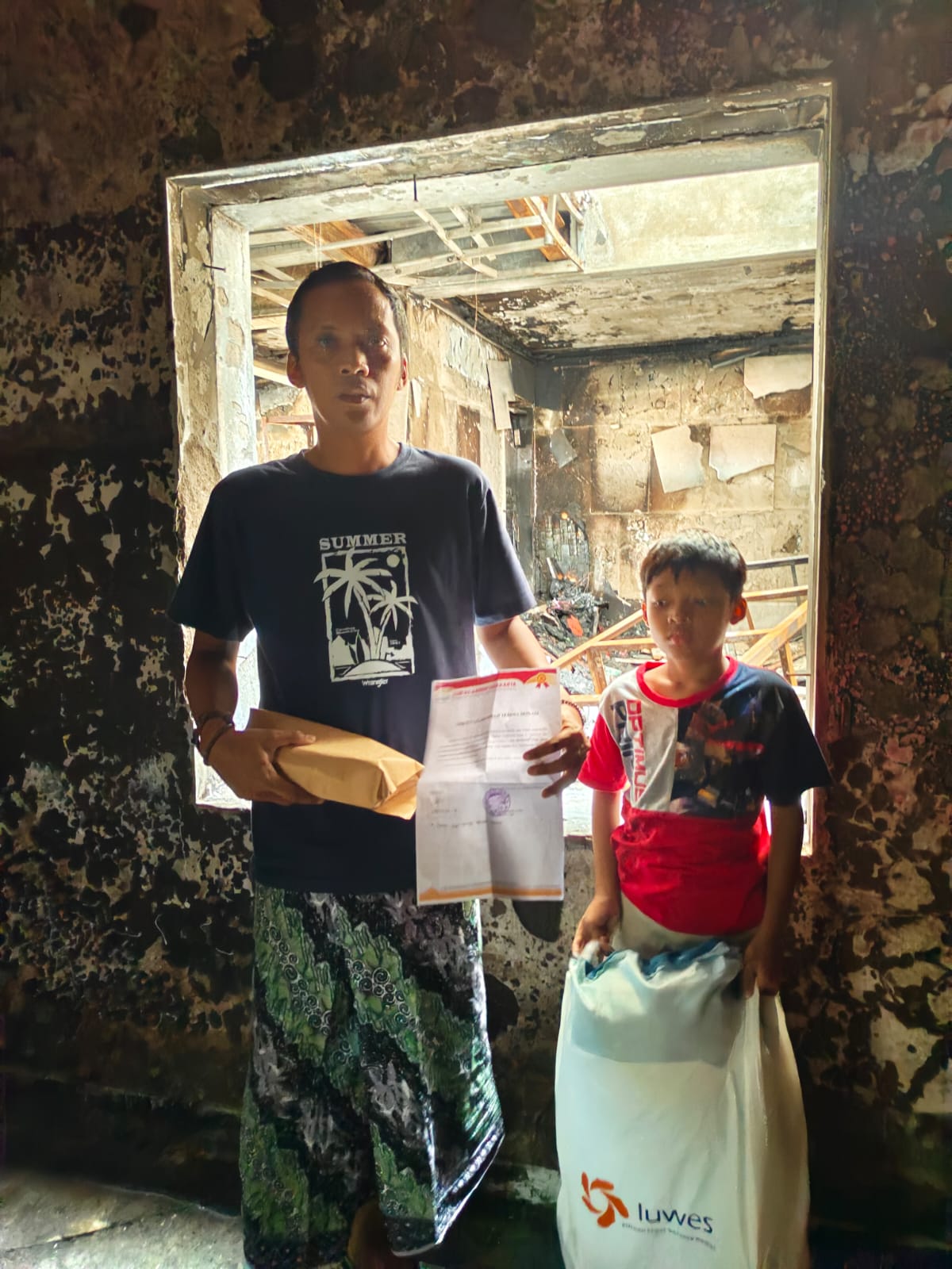 SDII Al Abidin Surakarta Galang Solidaritas, Serahkan Donasi Rp 38 Juta untuk Korban Kebakaran Rumah Siswa