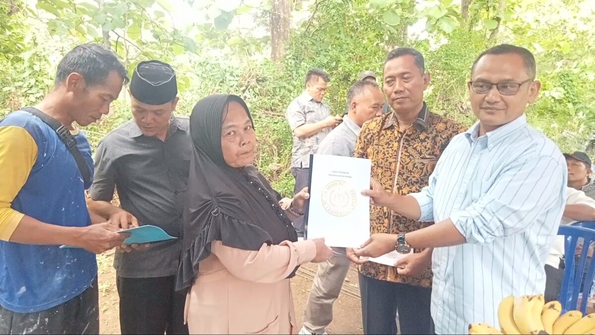 Peletakan Batu Pertama Rumah Bantuan Koperasi Niaga Abadi Ridhotulloh untuk Warga Tak Mampu di Sragen