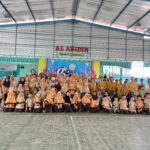 Haru dan Teladan: SDII Al Abidin Surakarta Rayakan Hari Guru Bertabur Bunga