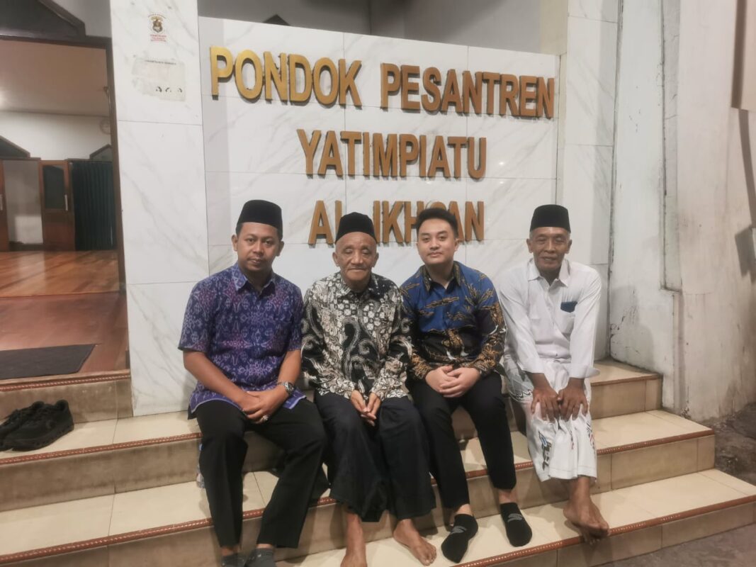 Silaturahmi Raja Surakarta ke Ulama Kharismatik, Pakoe Boewono XIV Sambangi Mbah Lepo di Solo