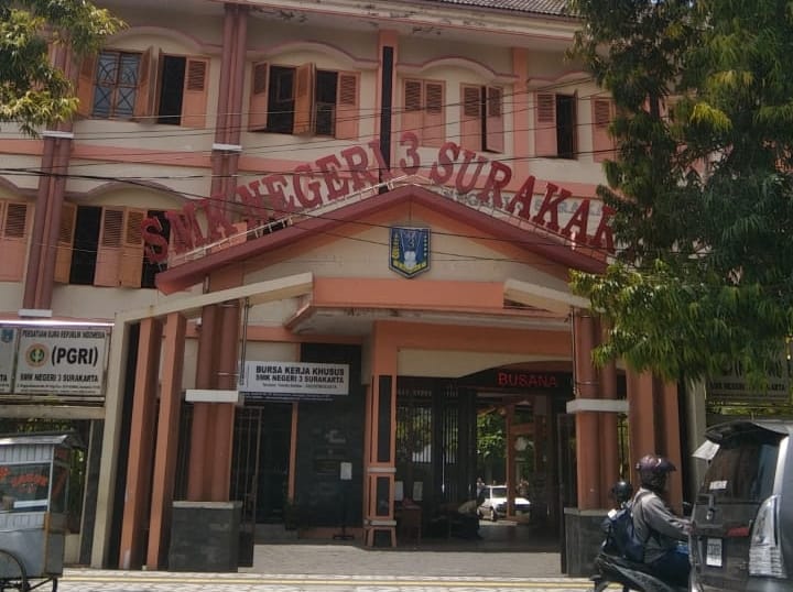 Sudah Jalani Sanksi Kerja, Siswi SMKN 3 Surakarta Tetap Dilarang Ujian dan Terancam Tak Terima Ijazah