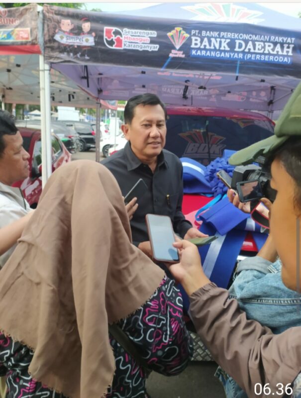 Undian Brio Merah Warnai HUT ke-57 BPR Bank Daerah Karanganyar, Nasabah Jenawi Jadi Pemenang