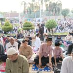 Lautan Jamaah di Purwakarta, Salat Id Muhammadiyah Meluber hingga Bahu Jalan