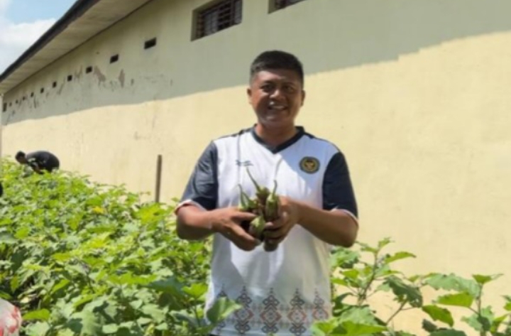 Dari Lahan Tidur Jadi Produktif, Lapas Purwodadi Panen 100 Kg Terong, Warga Binaan Dibekali Skill Nyata