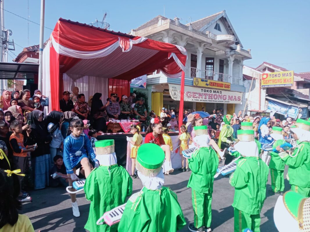 Ribuan Warga Padati Jatinom, Parade Drumband Yaa Qowiyyu 2026 Sukses Sedot Antusiasme Masyarakat
