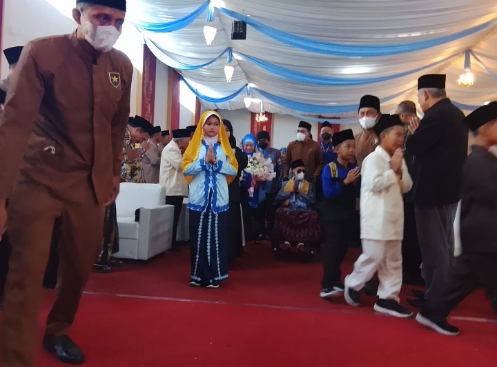25 Ribu Jamaah Thoriqoh Shiddiqiyyah Padati Gedung Dewi Sri Purwodadi, KH Muchtar Mu’thi Tekankan Jaga NKRI dan Perdalam Ilmu Agama