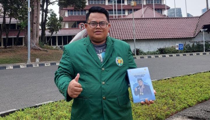 Viral! Berawal dari Modal Rp70 Ribu, Anak Desa Ini Tembus Panggung Akademik Dunia, Bukunya Jadi Referensi Ilmiah