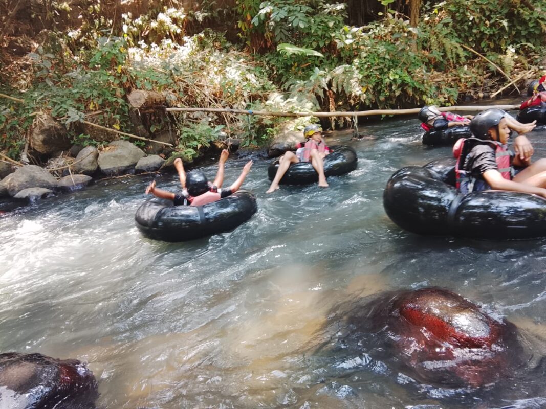 Bank Sampah Mawar Rayakan 8 Tahun dengan Arung Jeram, Tabungan dari Sampah Jadi Bekal Outbound